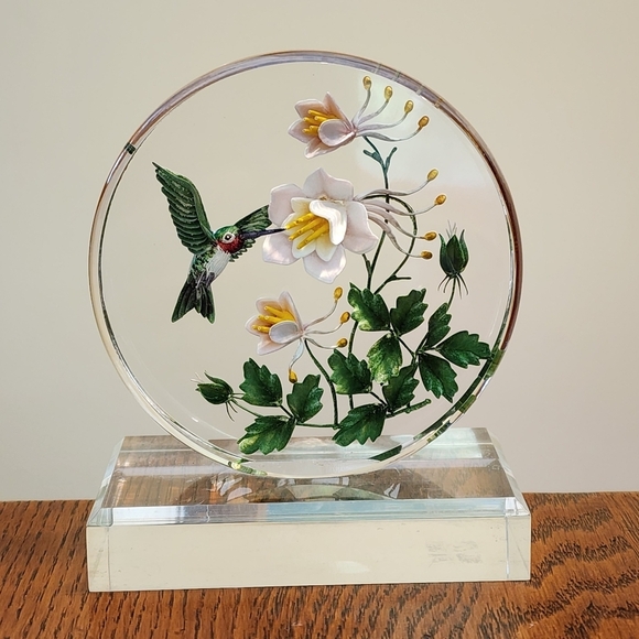 Vtg Lucite Paperweight Acrylic Reverse Cut Hand Painted Hummingbird Desk Decor - Picture 2 of 9